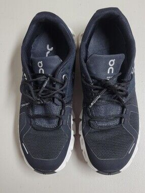 On Running Cloud 5 Women's Size 7.5